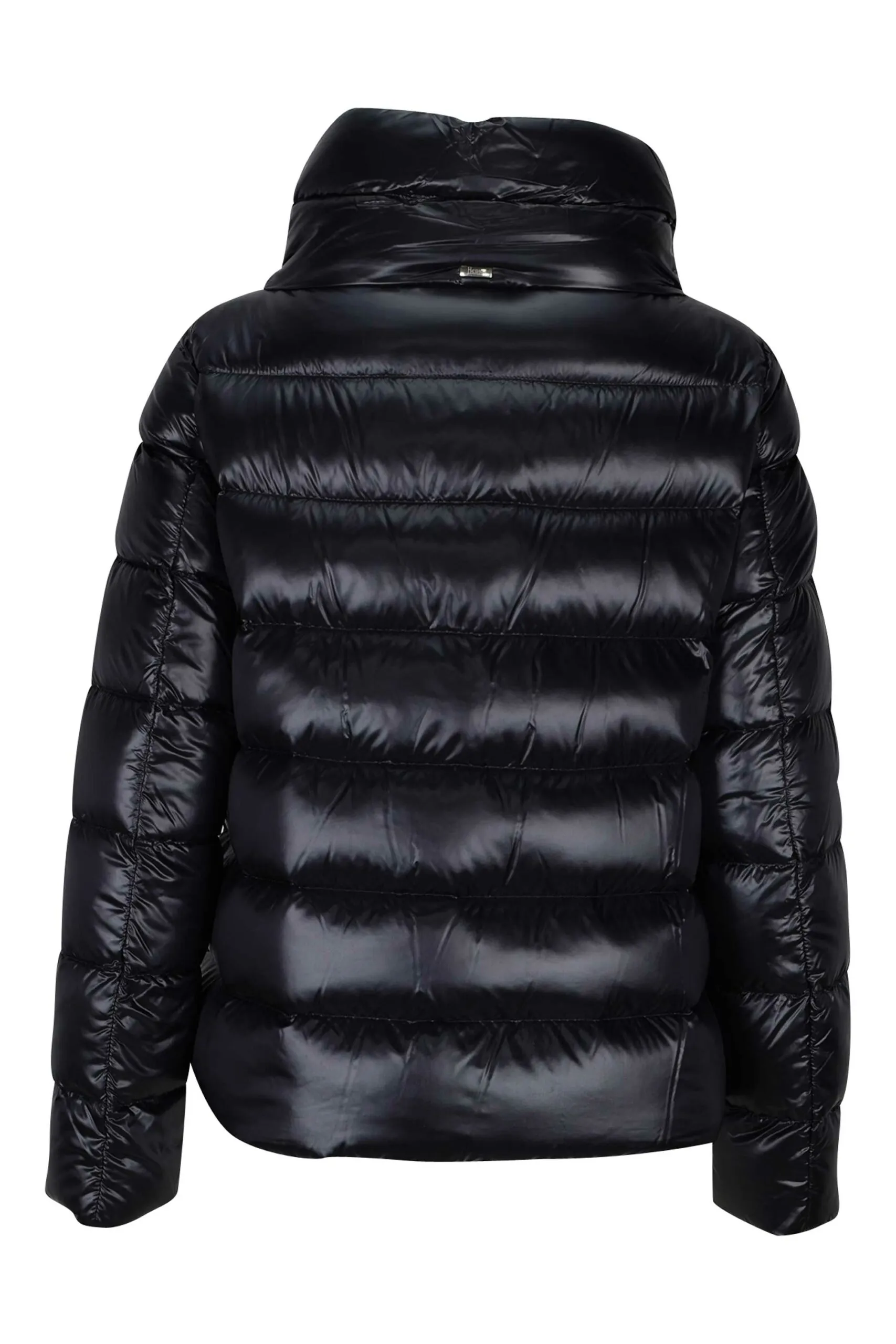 Plumífero negro de nylon con cuello alto