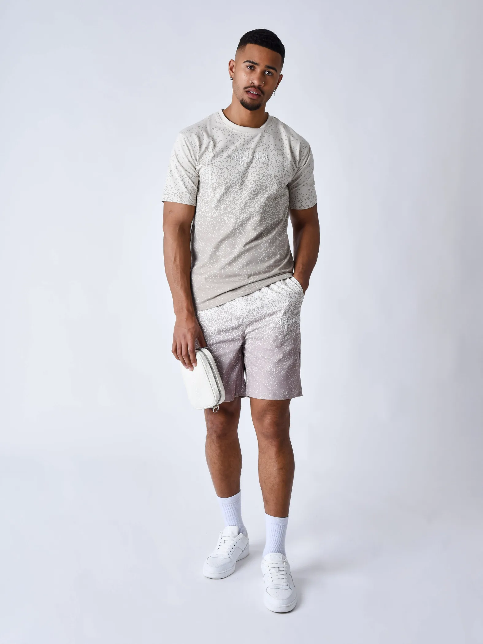 Shorts de baño con estampado de aerosol