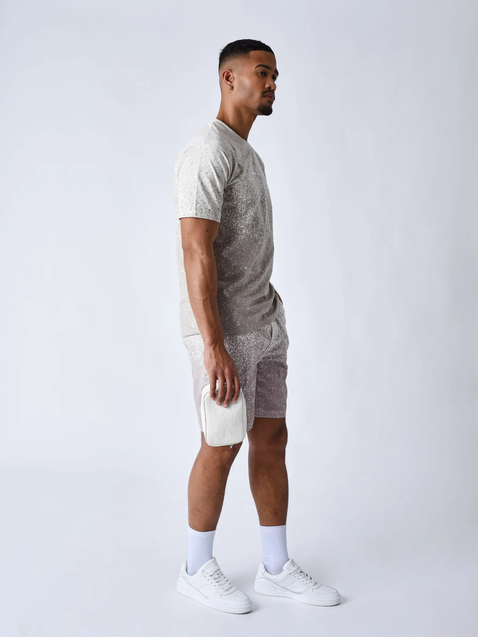 Shorts de baño con estampado de aerosol