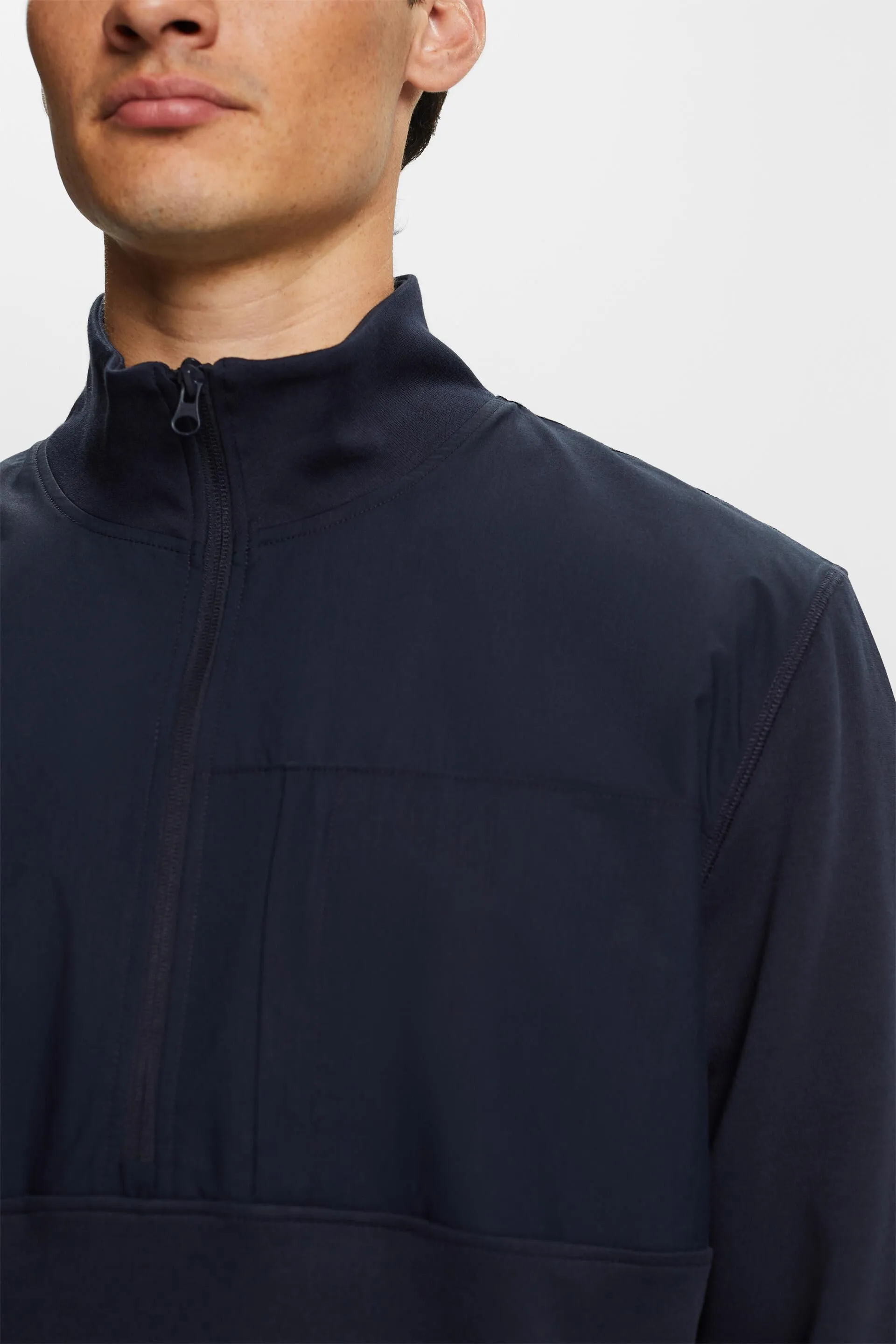 Sudadera de diferentes tejidos con media cremallera