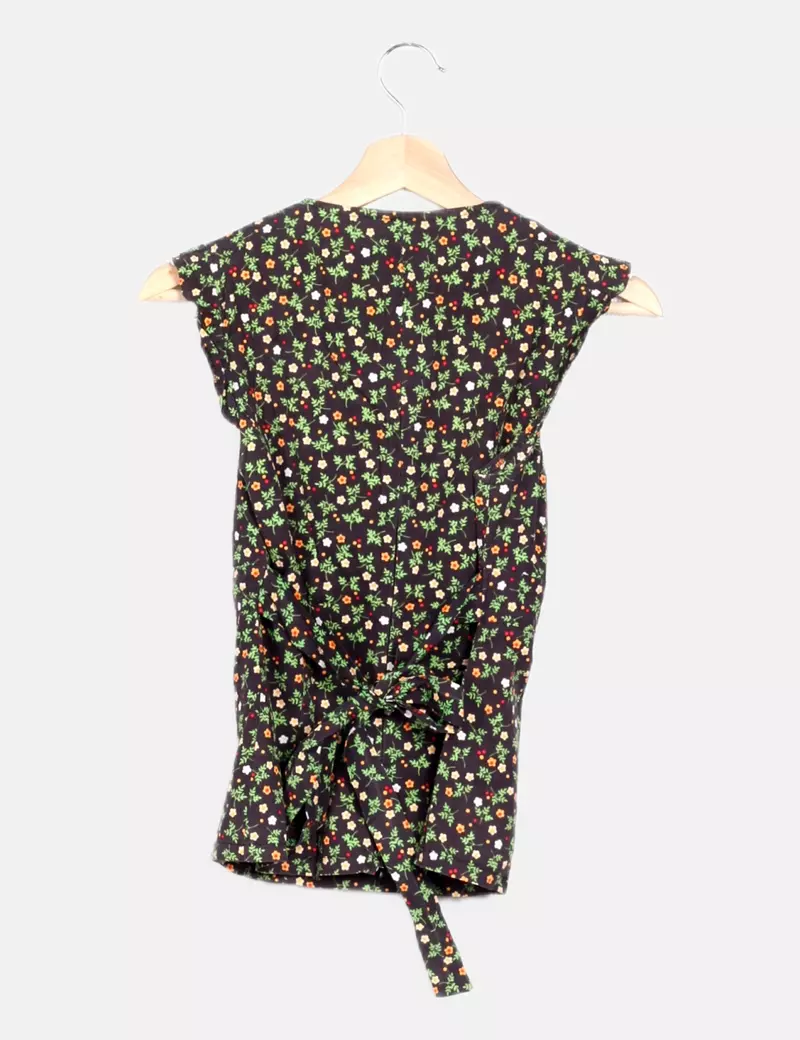 SUITEBLANCO  BLANCO BLUSA NEGRA ESTAMPADO FLORAL