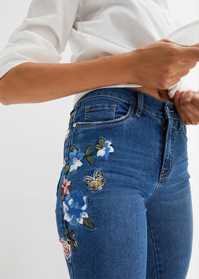 Vaqueros pitillo con bordado Denim