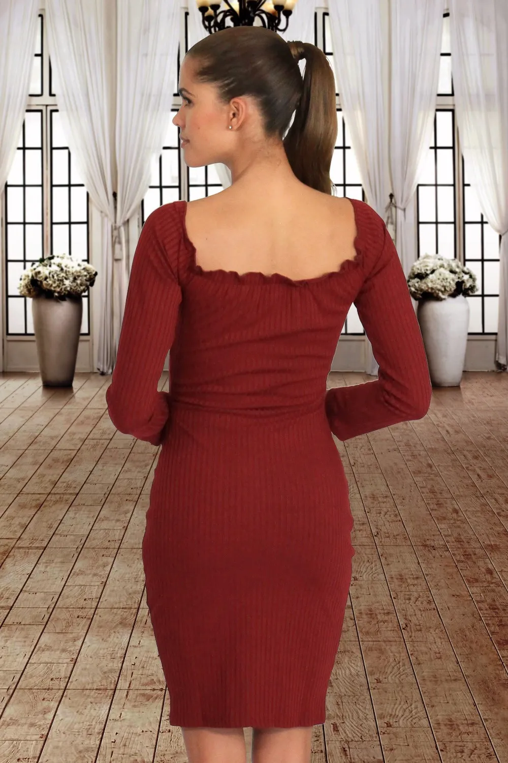 Vestido burdeos con cierre de botones