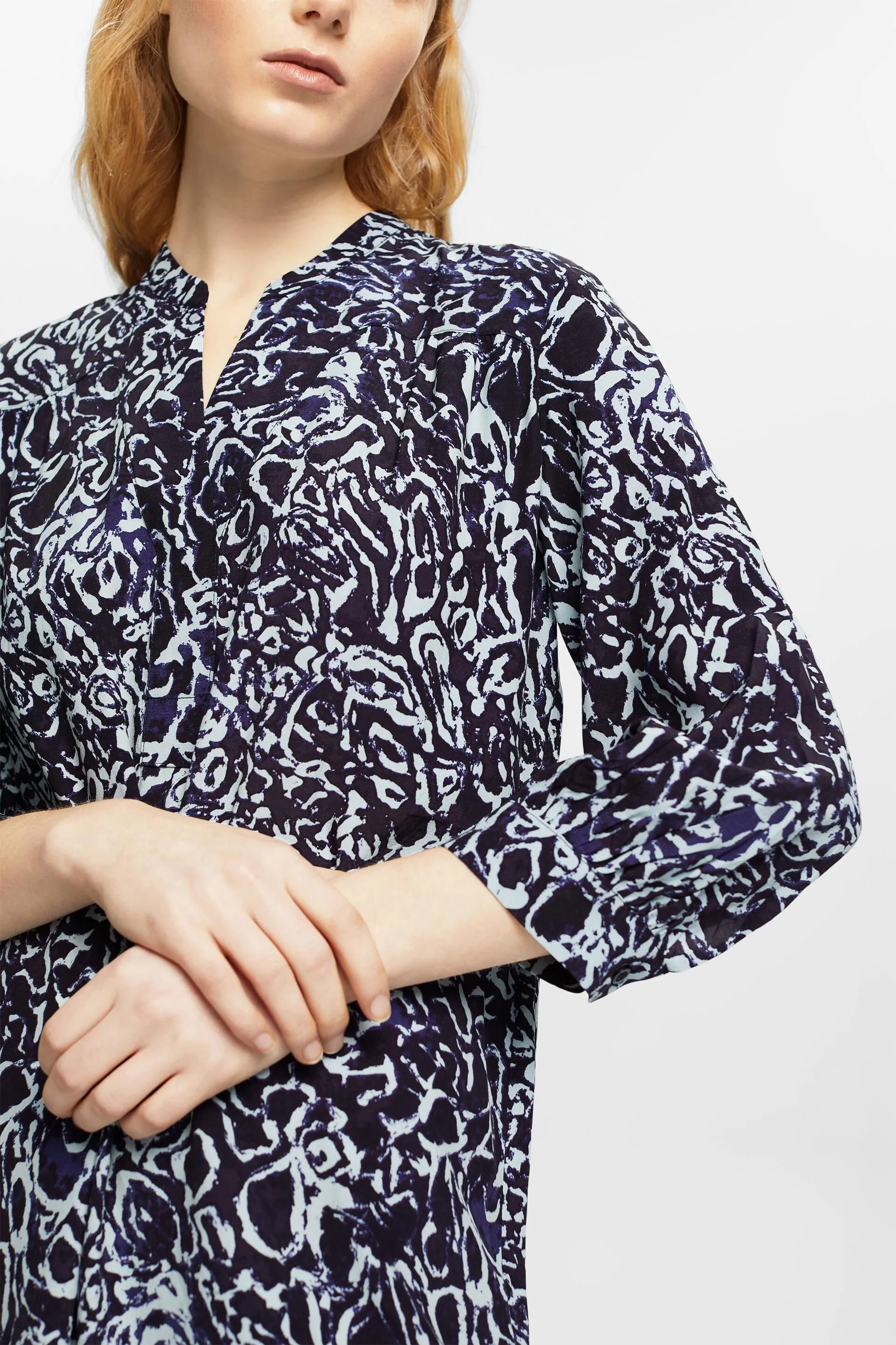 Vestido corto con estampado allover