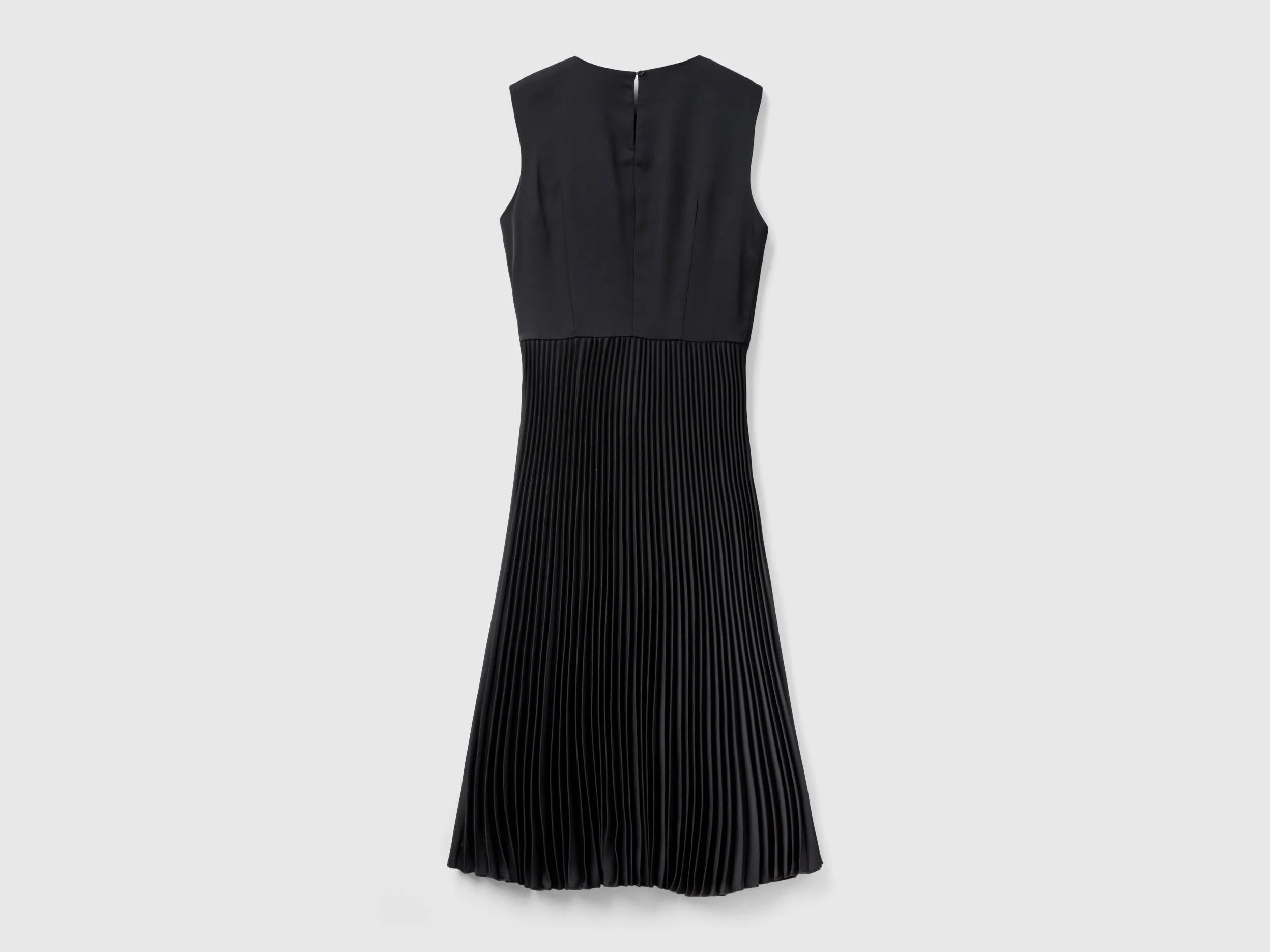 Vestido midi con falda plisada