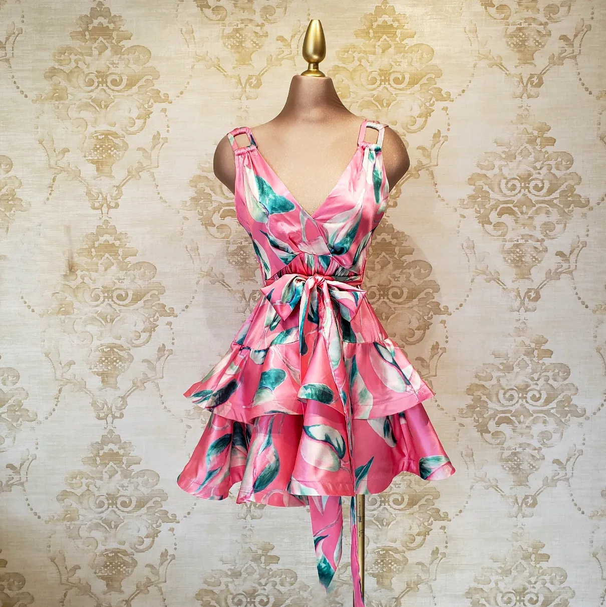 Vestido Rosa Corto con Estampado Flores