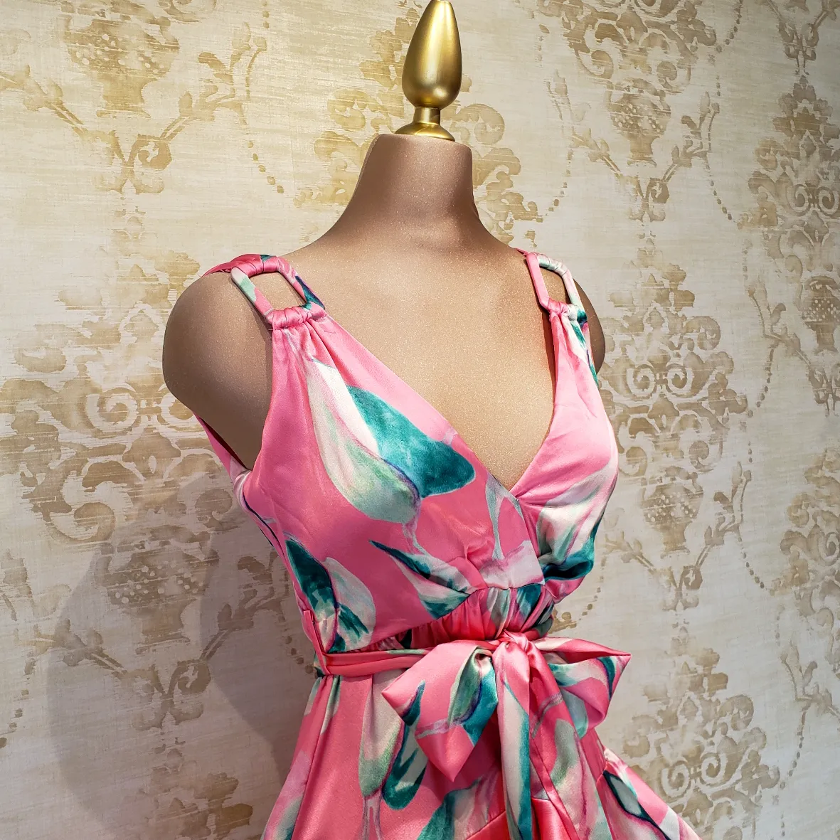 Vestido Rosa Corto con Estampado Flores