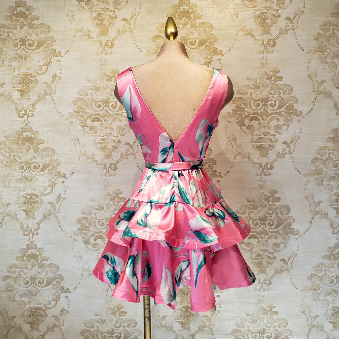 Vestido Rosa Corto con Estampado Flores