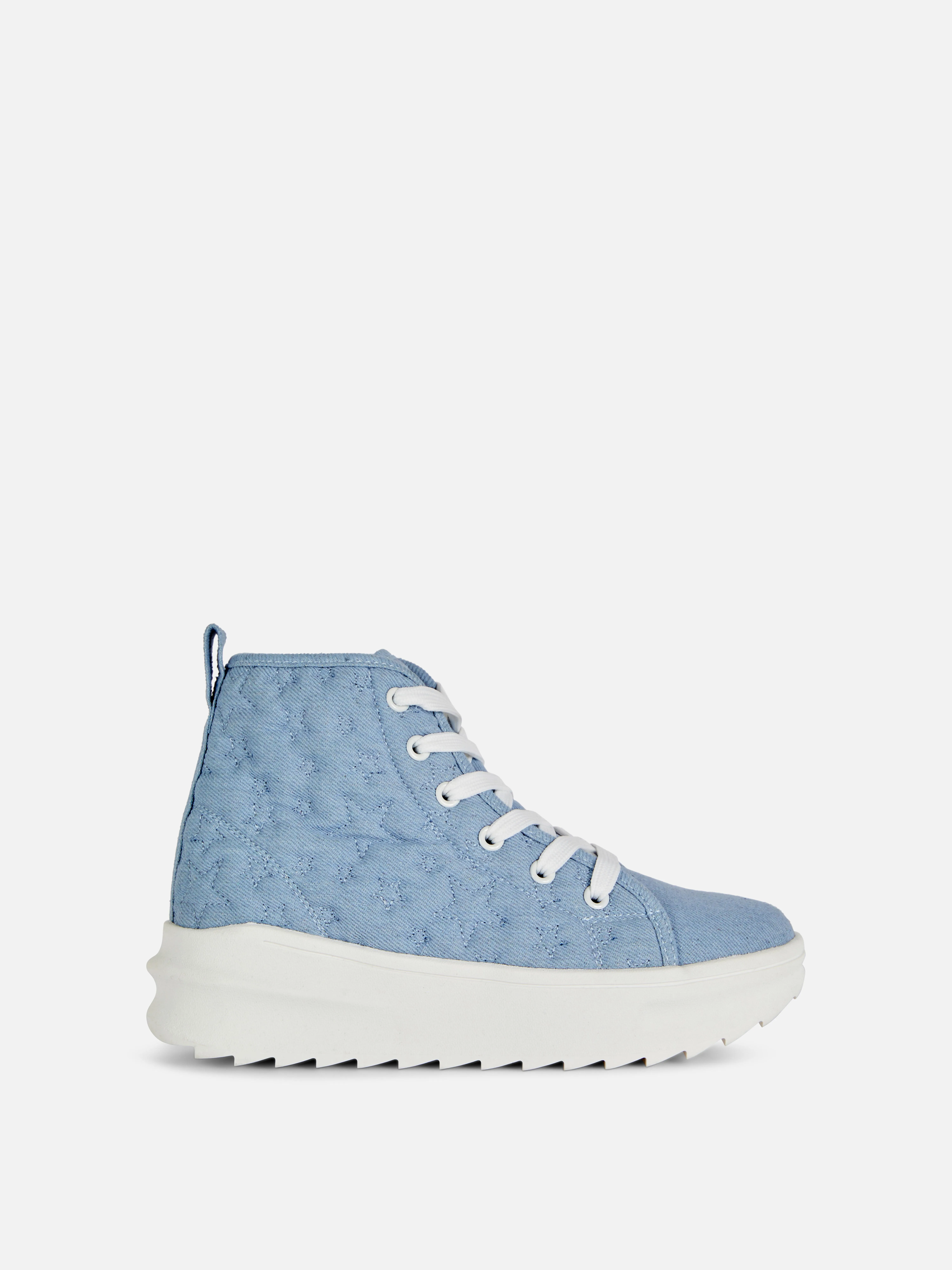 Zapatillas de caña alta con suela gruesa y estrellas
