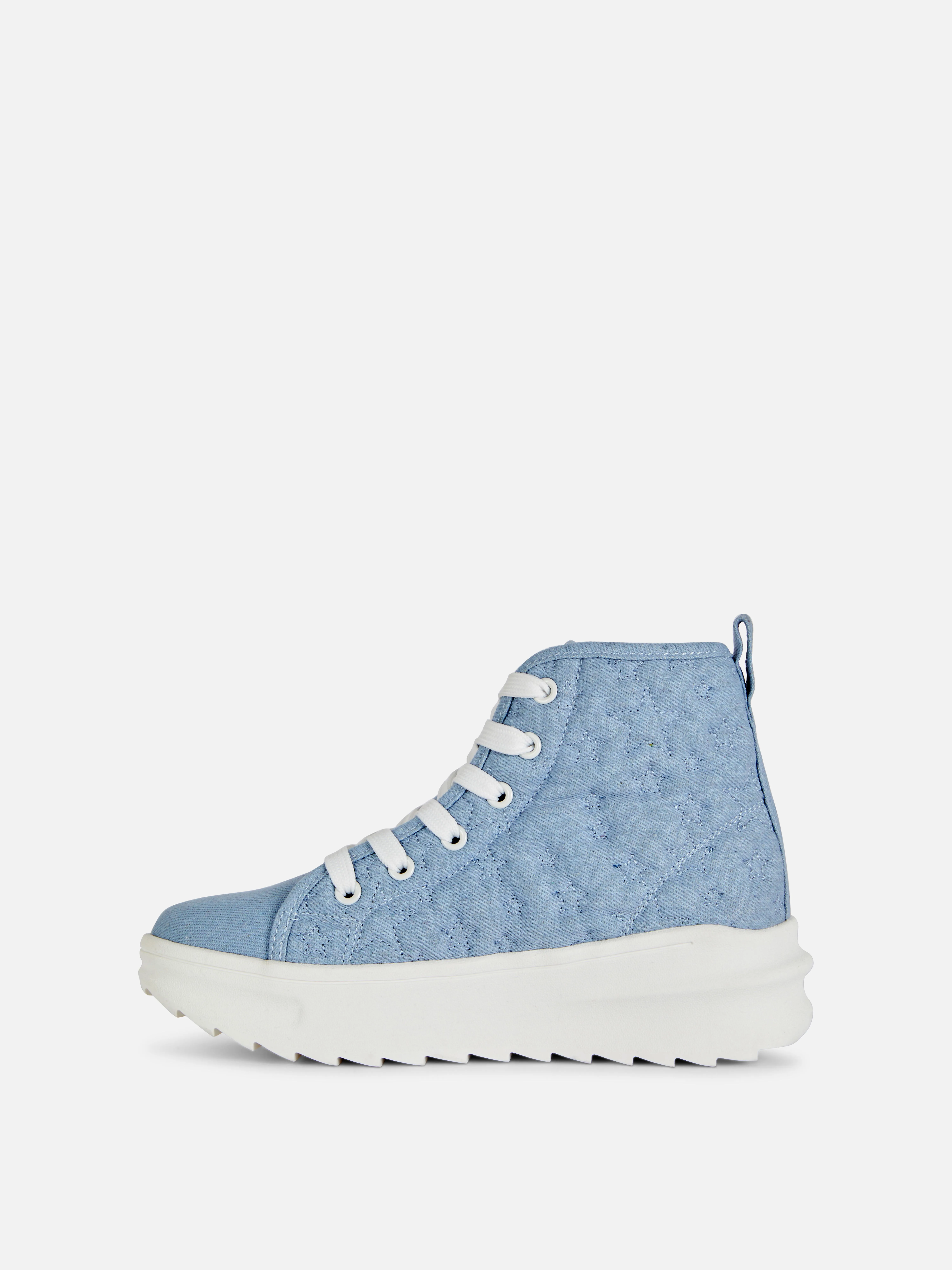 Zapatillas de caña alta con suela gruesa y estrellas