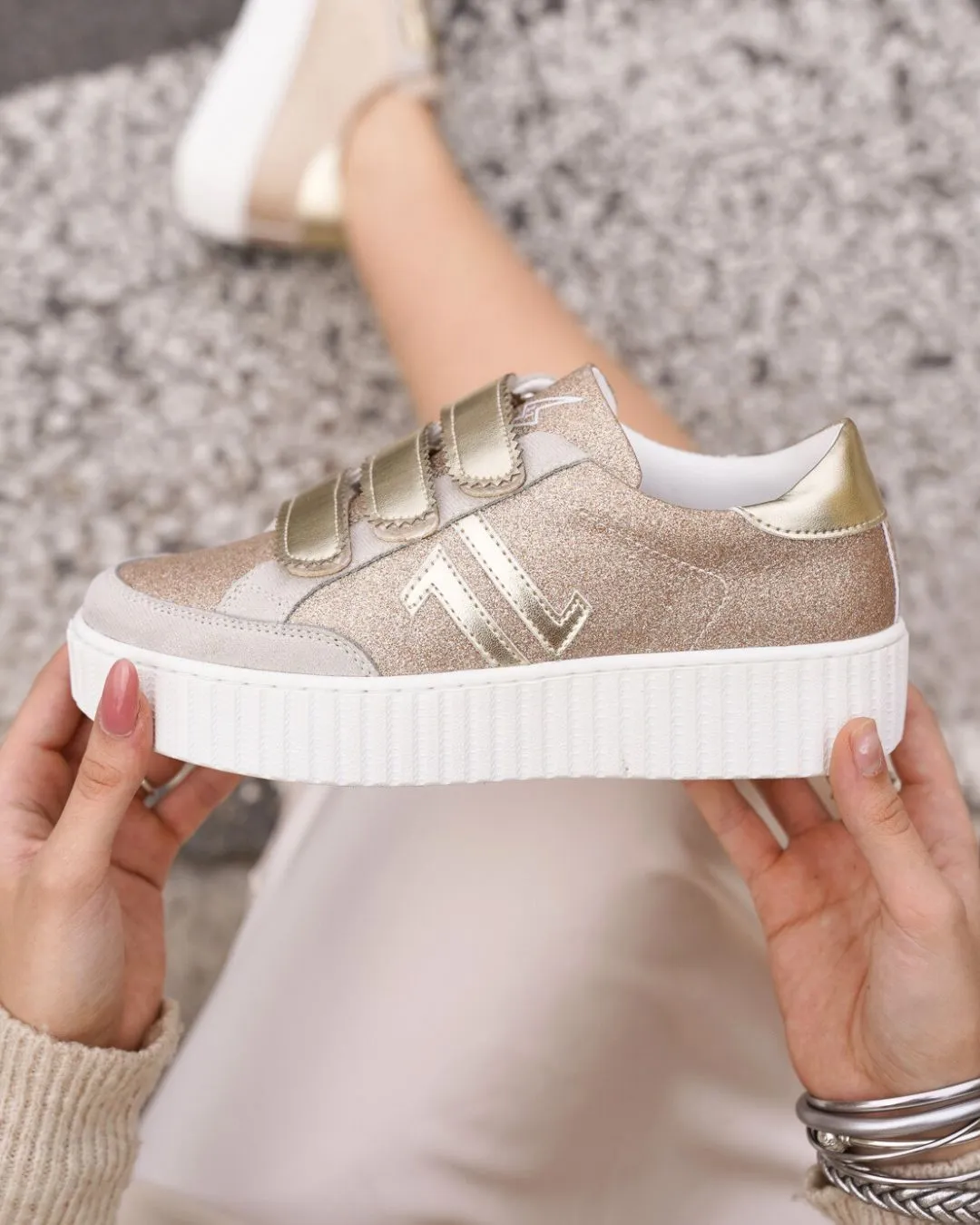 ZAPATILLAS DE MUJER DORADAS CON CIERRE DE VELCRO  CL73 GLITTER