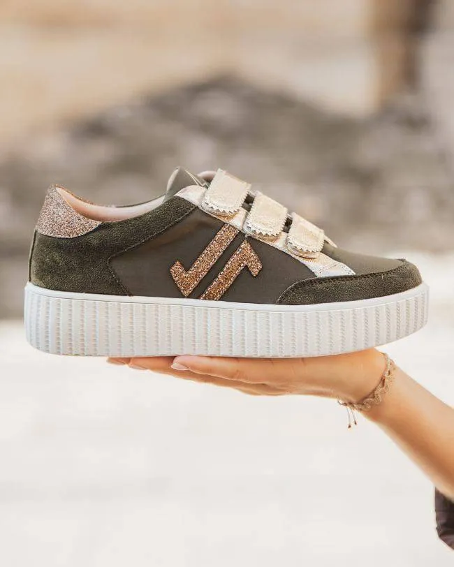 ZAPATILLAS DE MUJER EN COLOR CAQUI CON CIERRE DE VELCRO  CLE01 GREEN