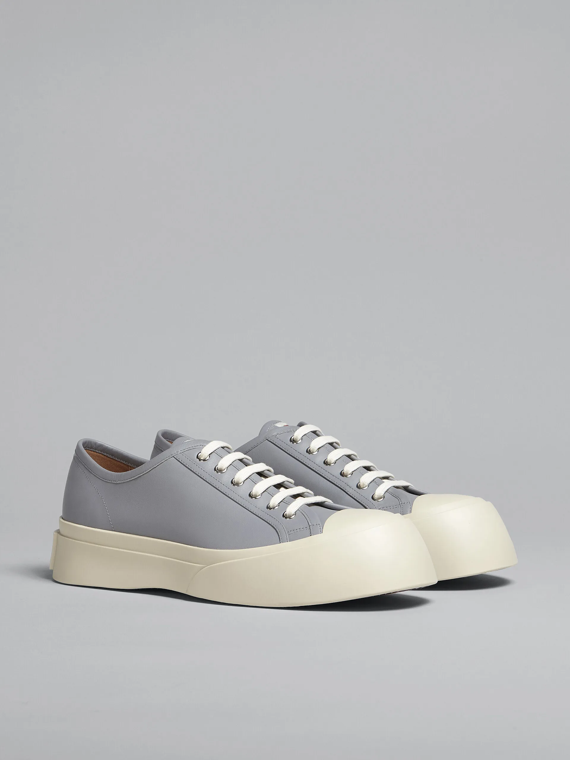 Zapatillas PABLO de napa gris