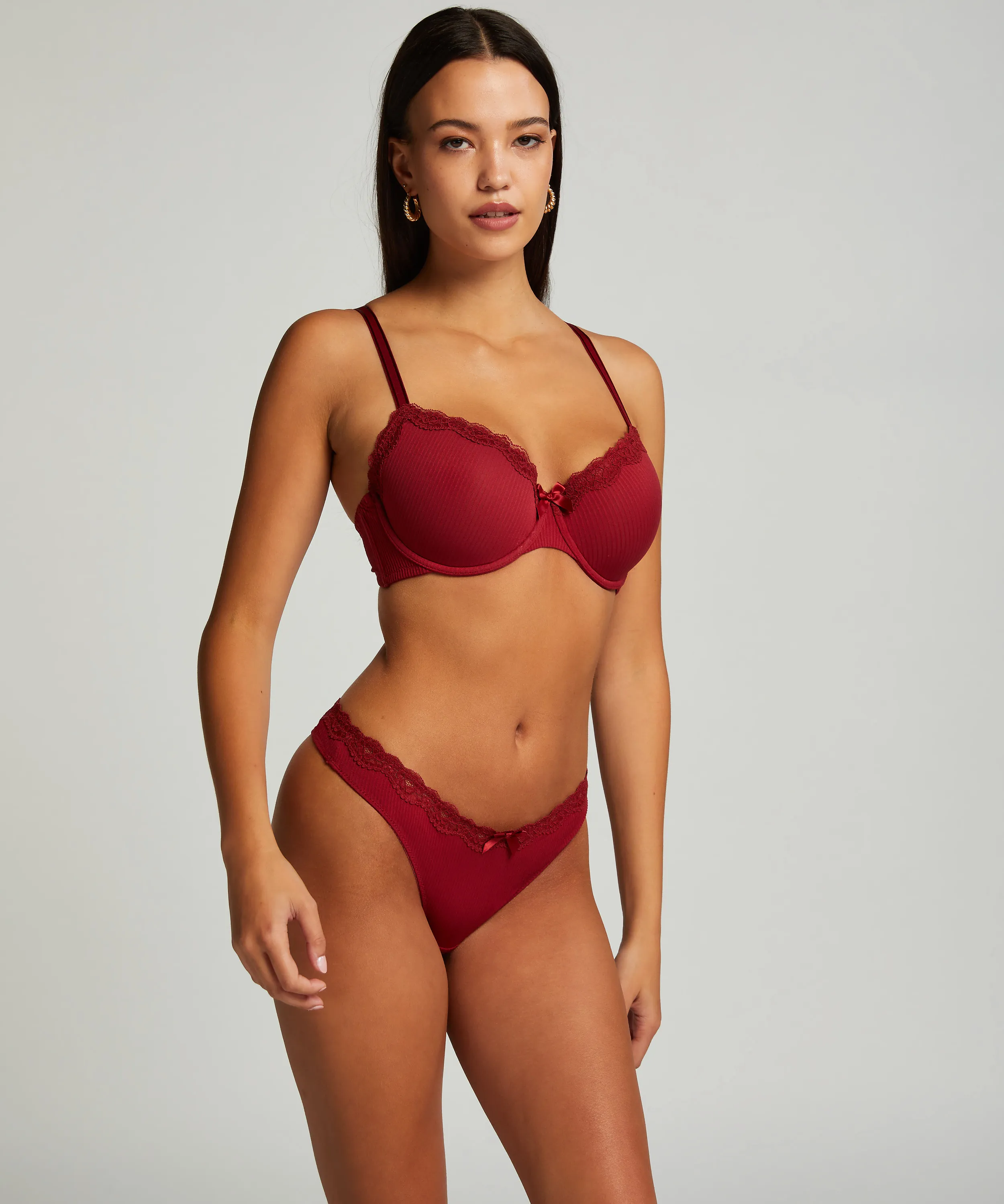 ﻿SUJETADOR CON AROS PREFORMADO LOLA  ROJO
